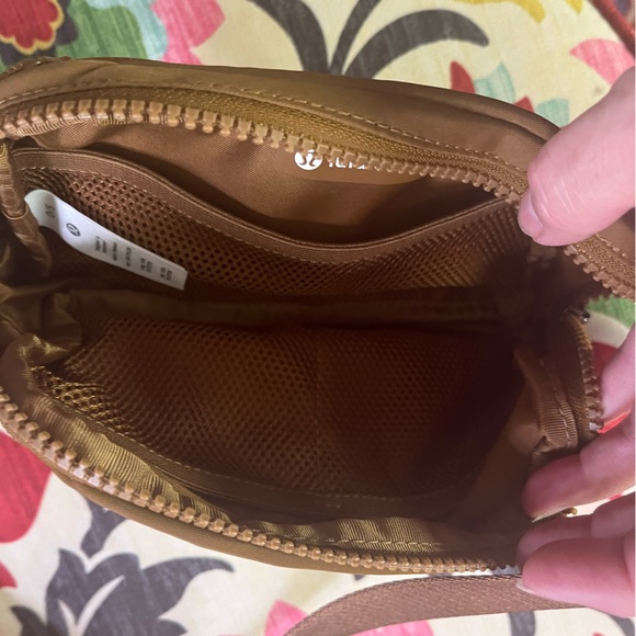 Lululemon Everywhere Bag-O/S GOLD - Picture 6 of 7